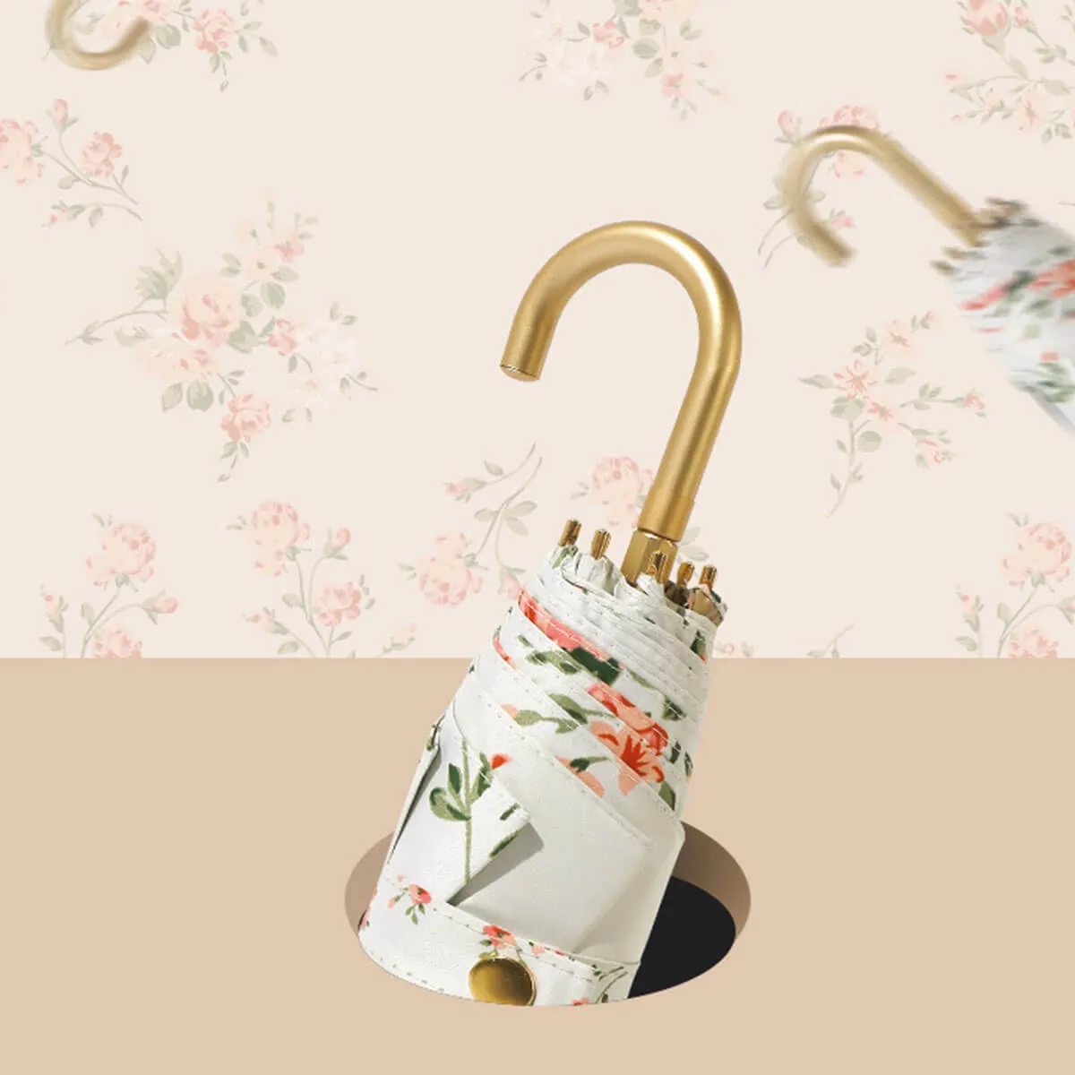 Retro Flower Umbrella – Ultra-Light 3-Fold Golden Hook - Image 4